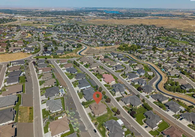 Photo 3 of Sale Pending at 1638 Naples Ln, Richland, WA 99352 | MLS# PAC292425 | Listing updated on 2026-10-21