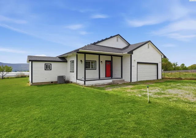 Photo 1 of Single family home for sale at 129601 W Swain Rd, Prosser, WA 99350 | MLS# PAC292573 | Listing updated on 2026-10-15