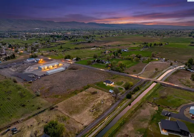 Photo 2 of Single family home for sale at 129601 W Swain Rd, Prosser, WA 99350 | MLS# PAC292573 | Listing updated on 2026-10-15