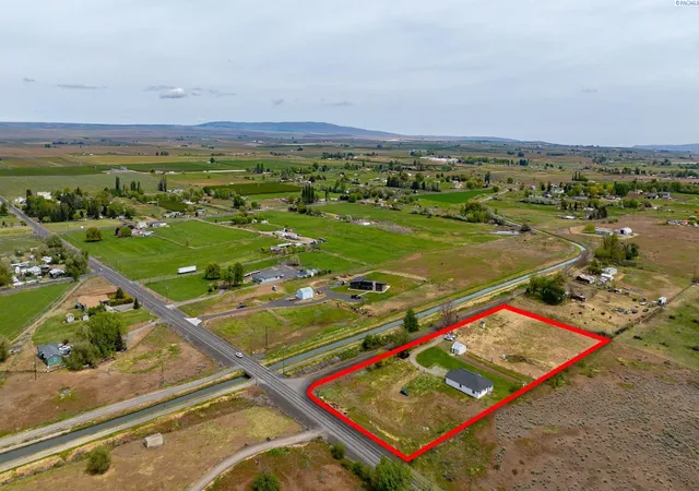Photo 3 of Single family home for sale at 129601 W Swain Rd, Prosser, WA 99350 | MLS# PAC292573 | Listing updated on 2026-10-15