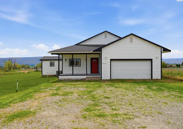 Photo 3 of Single family home for sale at 129601 W Swain Rd, Prosser, WA 99350 | MLS# PAC292573 | Listing updated on 2026-10-15