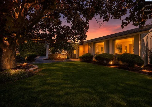 Photo 3 of Sale Pending at 1909 S Newport St, Kennewick, WA 99337 | MLS# PAC292642 | Listing updated on 2026-10-23