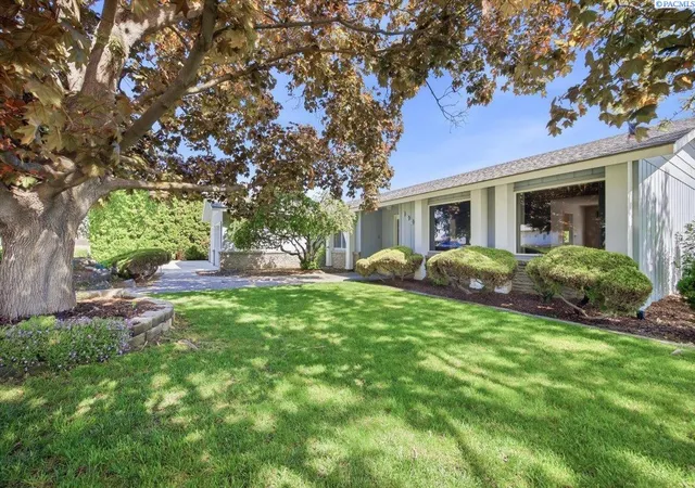 Photo 3 of Sale Pending at 1909 S Newport St, Kennewick, WA 99337 | MLS# PAC292642 | Listing updated on 2026-10-23
