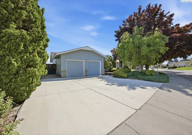 Photo 4 of Sale Pending at 1909 S Newport St, Kennewick, WA 99337 | MLS# PAC292642 | Listing updated on 2026-10-23