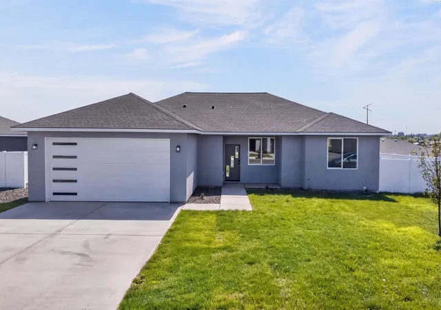 Photo 1 of Single family home for sale at 104 Olivera St, Grandview, WA 98930 | MLS# PAC292694 | Listing updated on 2026-10-27