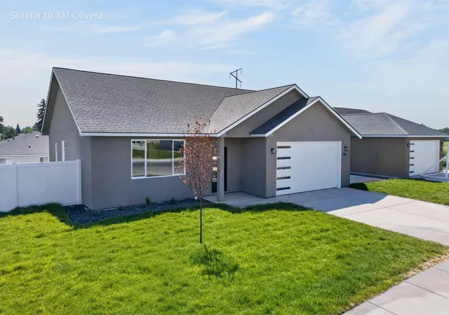 Photo 2 of Single family home for sale at 202 Olivera St, Grandview, WA 98930 | MLS# PAC292697 | Listing updated on 2026-10-27