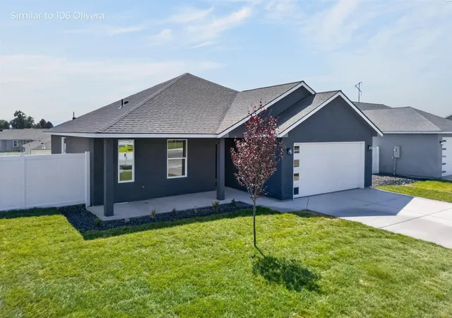 Photo 2 of Single family home for sale at 206 Olivera St, Grandview, WA 98930 | MLS# PAC292701 | Listing updated on 2026-10-27