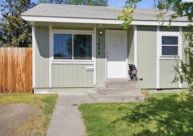 Photo 2 of Sale Pending at 1605 Perkins Ave, Richland, WA 99354 | MLS# PAC292776 | Listing updated on 2026-10-21