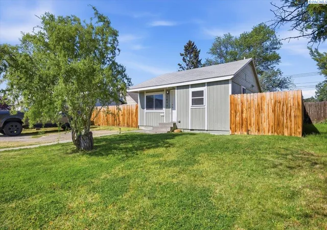 Photo 3 of Sale Pending at 1605 Perkins Ave, Richland, WA 99354 | MLS# PAC292776 | Listing updated on 2026-10-21