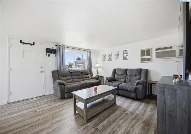 Photo 4 of Sale Pending at 1605 Perkins Ave, Richland, WA 99354 | MLS# PAC292776 | Listing updated on 2026-10-21
