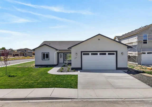 Photo 1 of Sale Pending at 213 Victoria St, Sunnyside, WA 98944 | MLS# PAC292958 | Listing updated on 2026-10-21