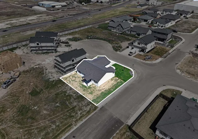 Photo 2 of Sale Pending at 213 Victoria St, Sunnyside, WA 98944 | MLS# PAC292958 | Listing updated on 2026-10-21