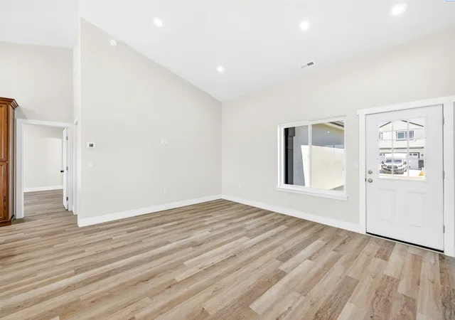 Photo 4 of Sale Pending at 213 Victoria St, Sunnyside, WA 98944 | MLS# PAC292958 | Listing updated on 2026-10-21
