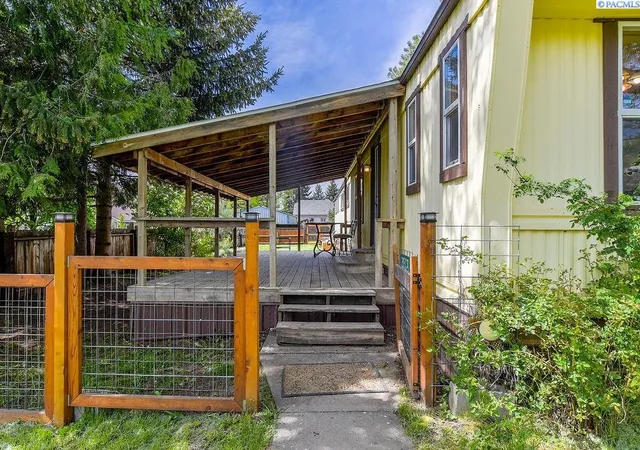 Photo 3 of Manufactured home for sale at 205 N C St, Albion, WA 99102 | MLS# PAC292985 | Listing updated on 2026-10-16