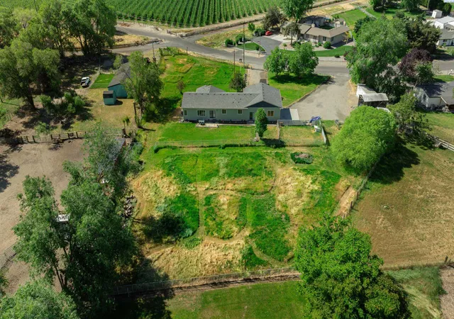 Photo 2 of Sale Pending at 573 E Sunset Dr, Burbank, WA 99323 | MLS# PAC292987 | Listing updated on 2026-10-21