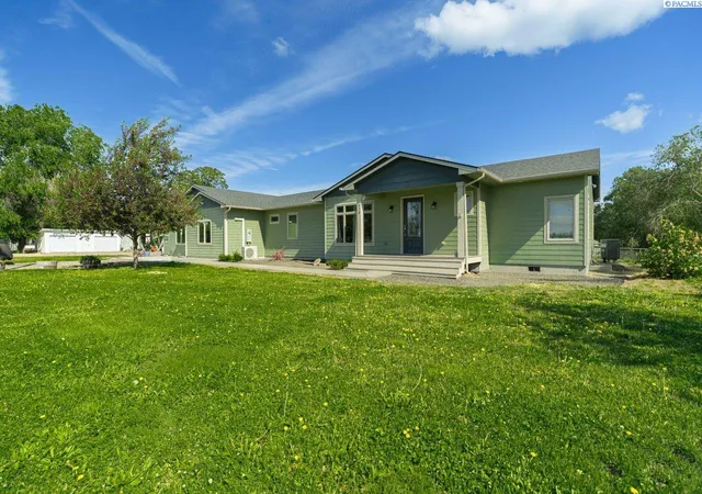 Photo 3 of Sale Pending at 573 E Sunset Dr, Burbank, WA 99323 | MLS# PAC292987 | Listing updated on 2026-10-21