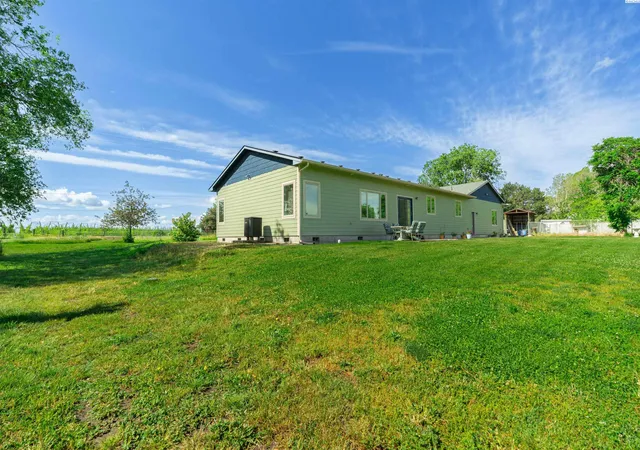 Photo 36 of Sale Pending at 573 E Sunset Dr, Burbank, WA 99323 | MLS# PAC292987 | Listing updated on 2026-10-21