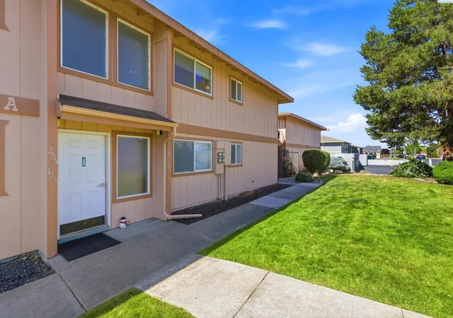 Photo 3 of Condo for sale at 3121 W Hood Ave, Kennewick, WA 99336 | MLS# PAC293072 | Listing updated on 2026-10-27