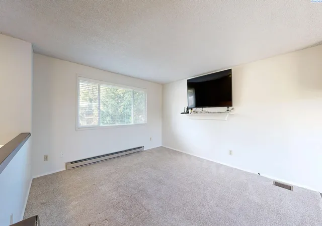 Photo 2 of Sale Pending at 365 NW Thomas St, Pullman, WA 99163 | MLS# PAC293113 | Listing updated on 2026-10-21