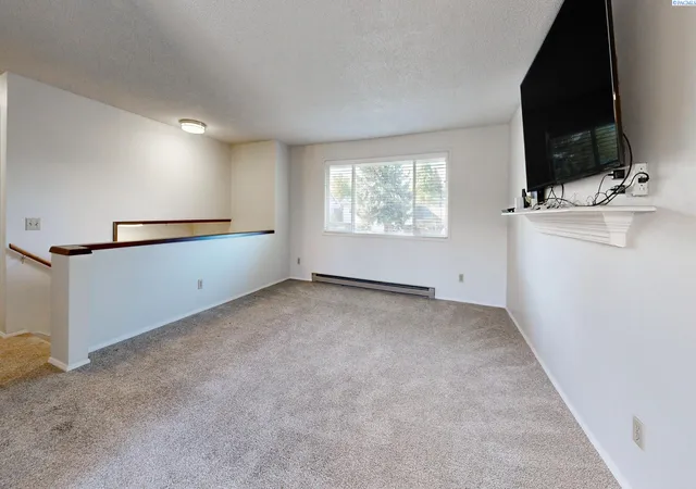 Photo 3 of Sale Pending at 365 Nw Thomas St, Pullman, WA 99163 | MLS# PAC293113 | Listing updated on 2026-10-21