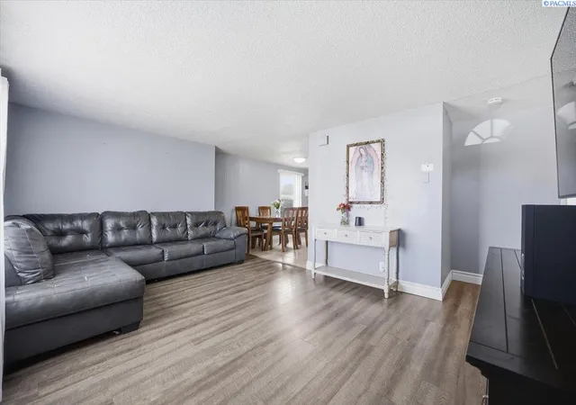 Photo 3 of Sale Pending at 1818 N 11th Avenue, Pasco, WA 99301 | MLS# PAC293181 | Listing updated on 2026-10-21