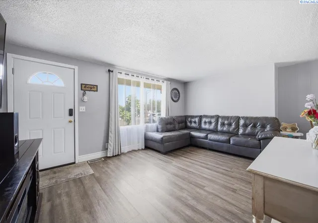 Photo 4 of Sale Pending at 1818 N 11th Avenue, Pasco, WA 99301 | MLS# PAC293181 | Listing updated on 2026-10-21