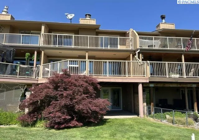 Photo 2 of Sale Pending at 345 Greenbrook Pl, Richland, WA 99352 | MLS# PAC293194 | Listing updated on 2026-10-21