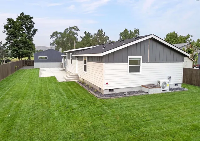 Photo 3 of Manufactured home for sale at 6608 E Pendleton, Benton City, WA 99320 | MLS# PAC293231 | Listing updated on 2026-10-17