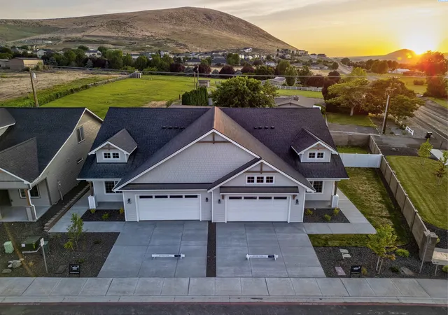 Photo 4 of Townhouse for sale at 4537 Grove Ct, West Richland, WA 99353 | MLS# PAC293347 | Listing updated on 2026-10-16