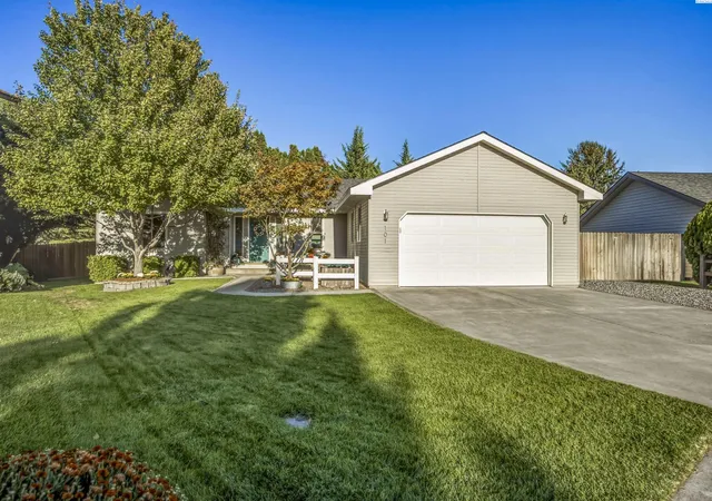 Photo 2 of Sale Pending at 101 S Sherman Pl, Kennewick, WA 99336 | MLS# PAC293361 | Listing updated on 2026-10-21