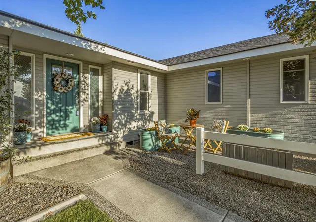 Photo 3 of Sale Pending at 101 S Sherman Pl, Kennewick, WA 99336 | MLS# PAC293361 | Listing updated on 2026-10-21