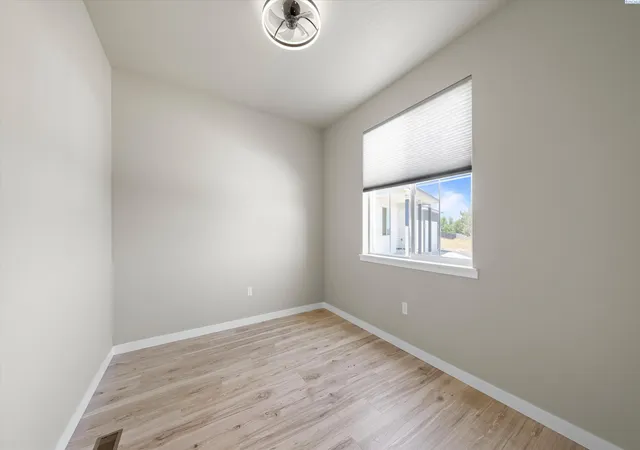 Photo 4 of Single family home for sale at 760 Mara Loop, Richland, WA 99352 | MLS# PAC293398 | Listing updated on 2026-10-19