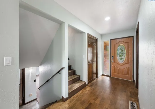 Photo 2 of Single family home for sale at 614 S Kellogg St, Kennewick, WA 99336 | MLS# PAC293407 | Listing updated on 2026-10-20