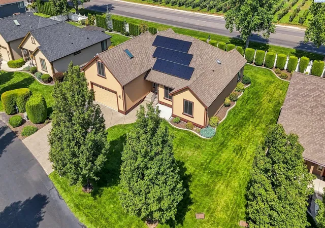 Single family home for sale at 6 Blue Star Ct, Pasco, WA 99301 | MLS# PAC293460