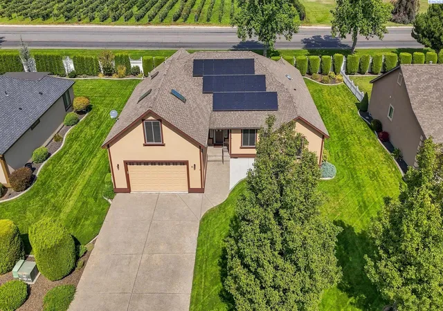 Photo 2 of Single family home for sale at 6 Blue Star Ct, Pasco, WA 99301 | MLS# PAC293460 | Listing updated on 2026-10-28