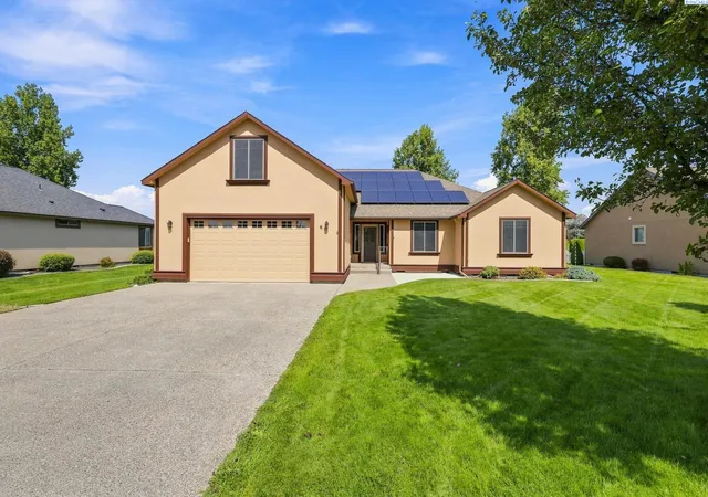 Photo 3 of Single family home for sale at 6 Blue Star Ct, Pasco, WA 99301 | MLS# PAC293460 | Listing updated on 2026-10-28