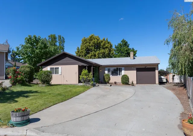 Photo 1 of Sale Pending at 737 Darrin Ct, Sunnyside, WA 98944 | MLS# PAC293808 | Listing updated on 2026-10-21