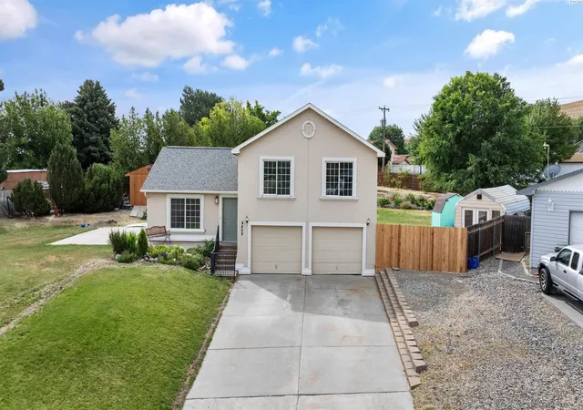 Photo 2 of Single family home for sale at 4409 S Sharron, Kennewick, WA 99337 | MLS# PAC293813 | Listing updated on 2026-10-17