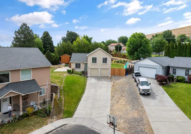 Photo 3 of Single family home for sale at 4409 S Sharron, Kennewick, WA 99337 | MLS# PAC293813 | Listing updated on 2026-10-17