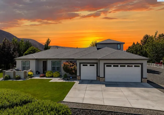 Single family home for sale at 29404 S 944 Prse, Kennewick, WA 99338 | MLS# PAC293826