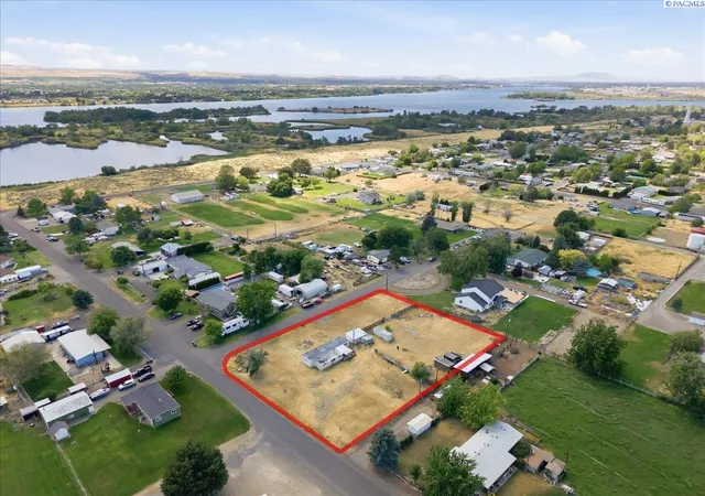 Photo 3 of Manufactured home for sale at 26 Off Pl, Burbank, WA 99323 | MLS# PAC293829 | Listing updated on 2026-10-28