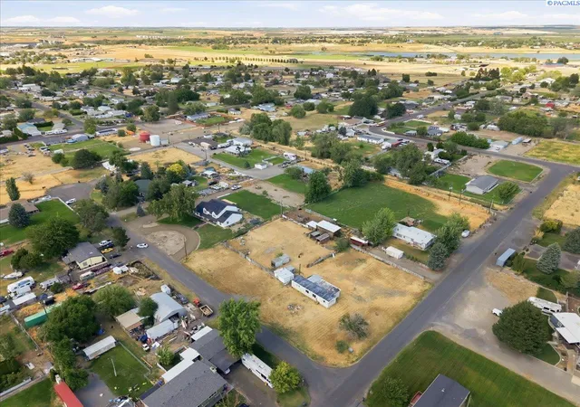 Photo 3 of Manufactured home for sale at 26 Off Pl, Burbank, WA 99323 | MLS# PAC293829 | Listing updated on 2026-10-29