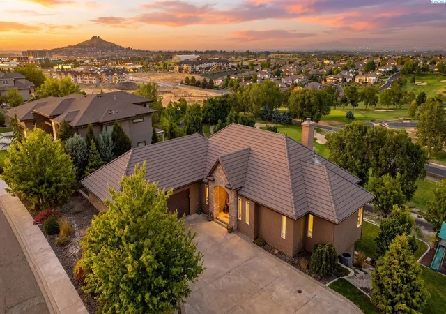 Single family home for sale at 4004 W 42nd Avenue, Kennewick, WA 99337 | MLS# PAC293914