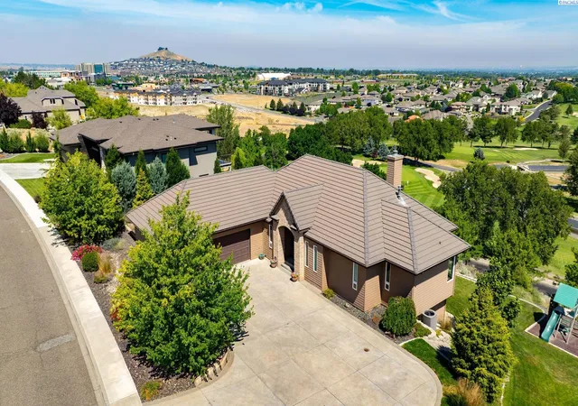 Photo 2 of Single family home for sale at 4004 W 42nd Avenue, Kennewick, WA 99337 | MLS# PAC293914 | Listing updated on 2026-10-21
