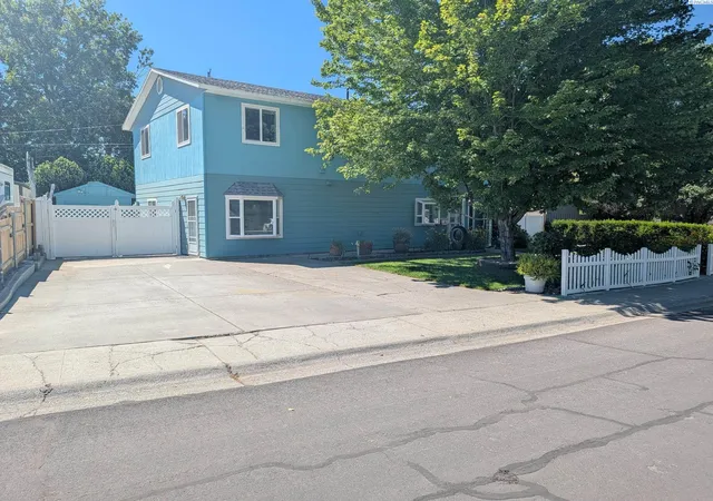 Single family home for sale at 2407 Boise St, Richland, WA 99352 | MLS# PAC293932