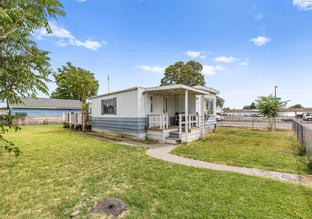 Photo 2 of Sale Pending at 305 N 23rd Avenue, Pasco, WA 99301 | MLS# PAC293935 | Listing updated on 2026-10-21