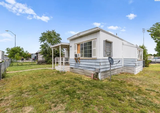 Photo 3 of Sale Pending at 305 N 23rd Avenue, Pasco, WA 99301 | MLS# PAC293935 | Listing updated on 2026-10-21