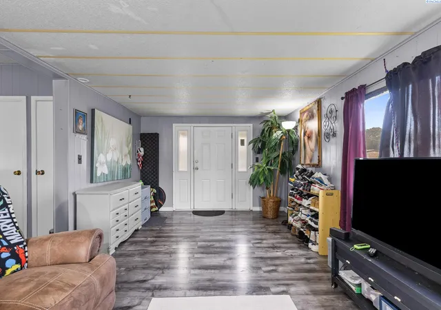 Photo 3 of Sale Pending at 305 N 23rd Avenue, Pasco, WA 99301 | MLS# PAC293935 | Listing updated on 2026-10-21