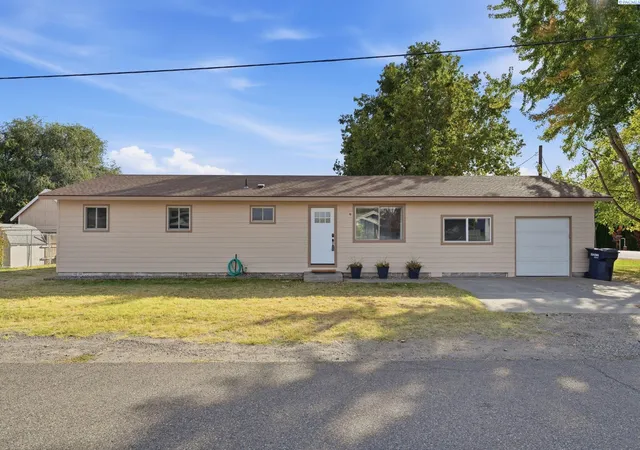 Photo 3 of Single family home for sale at 3701 Grant Loop, West Richland, WA 99353 | MLS# PAC294068 | Listing updated on 2026-10-16