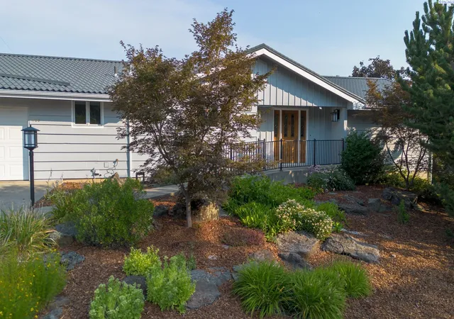 Photo 2 of Single family home for sale at 425 Nw Orion Dr, Pullman, WA 99163 | MLS# PAC294157 | Listing updated on 2026-10-20